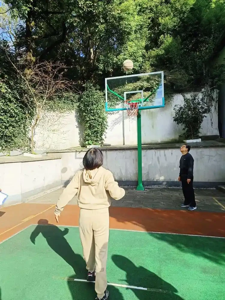 大学生球员如何应对季后赛压力_0